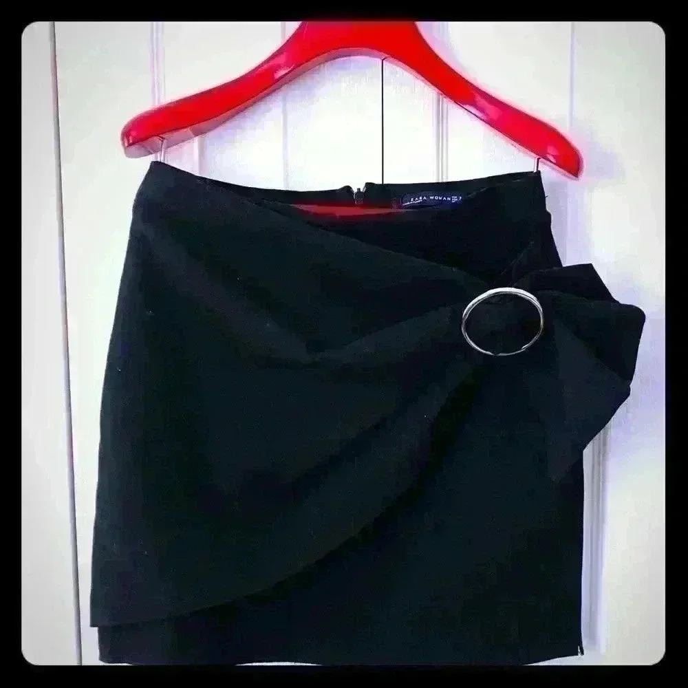ZARA BLACK MINI SKIRT SIZE SMALL